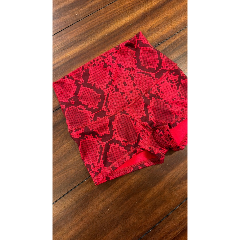 Lululemon Red Snakeskin High Rise Yoga Shorts Size 4 Burgundy Animal Print - Picture 6 of 16